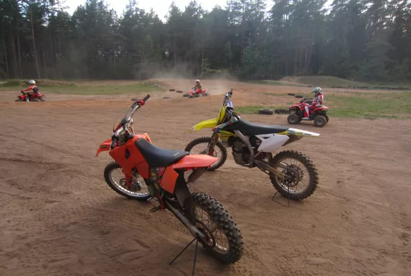 moto un kvadraciklu noma